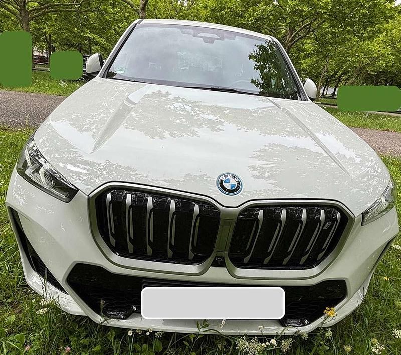 Weiß Gebraucht 2023 BMW iX1 M Sport SUV | 38.990 € (Guter Preis) - Bild 1/4