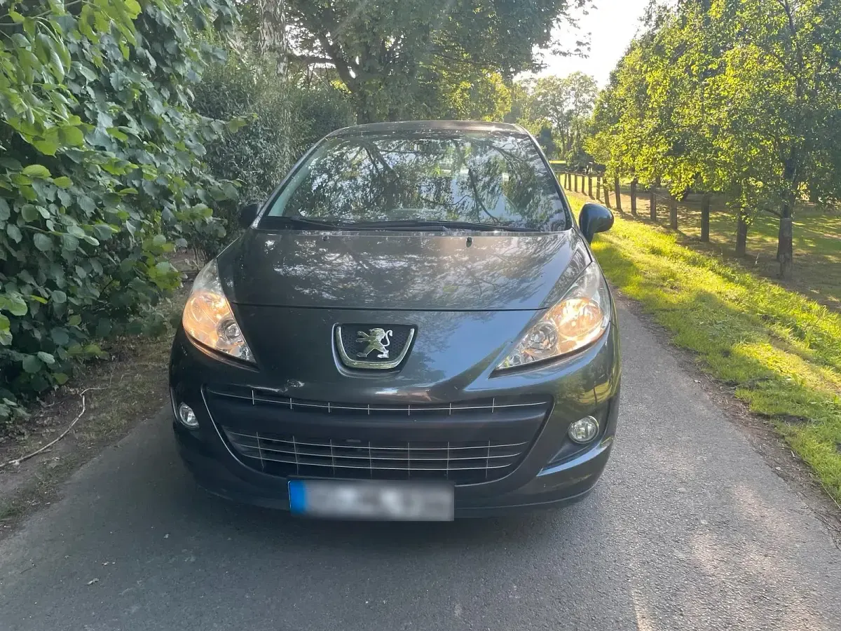 Gebraucht Peugeot 207 74 PS (54 kW) 2012 Grau Limousine