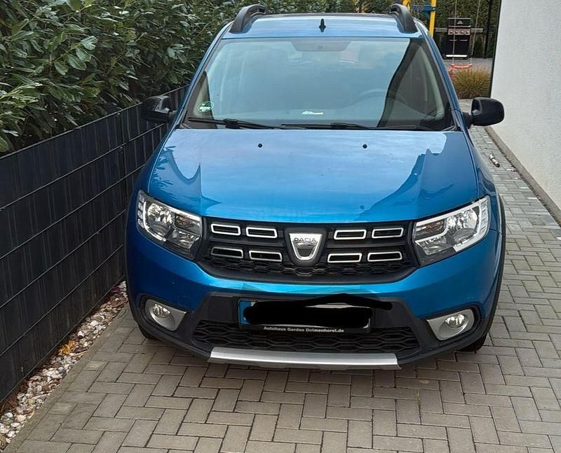 Blau Gebraucht 2020 Dacia Sandero Celebration Limousine | 9.850 € (Fairer Preis) - Bild 1/3