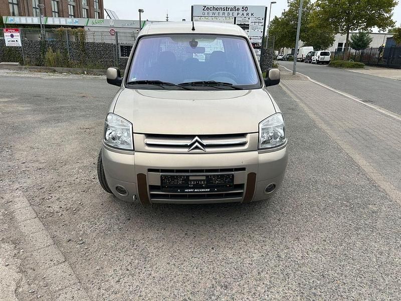 Braun Gebraucht 2008 Citroën Berlingo Van / Kleinbus | 3.900 € (Fairer Preis) - Bild 1/4