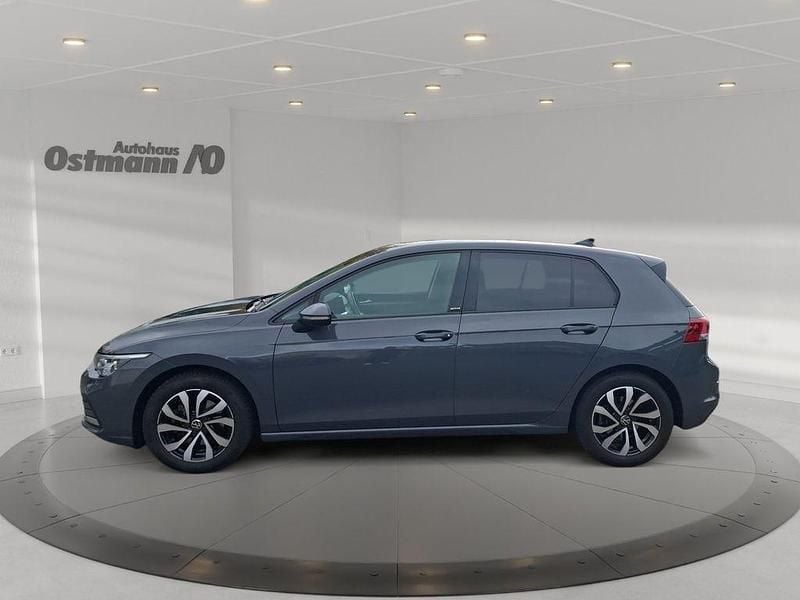 Gebraucht VW Golf VIII Active 150 PS (110 kW) 2022 Delfingrau metallic Limousine