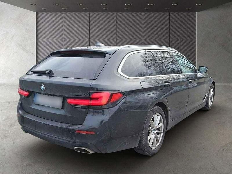 Gebraucht BMW 520 190 PS (139 kW) 2023 Schwarz Kombi