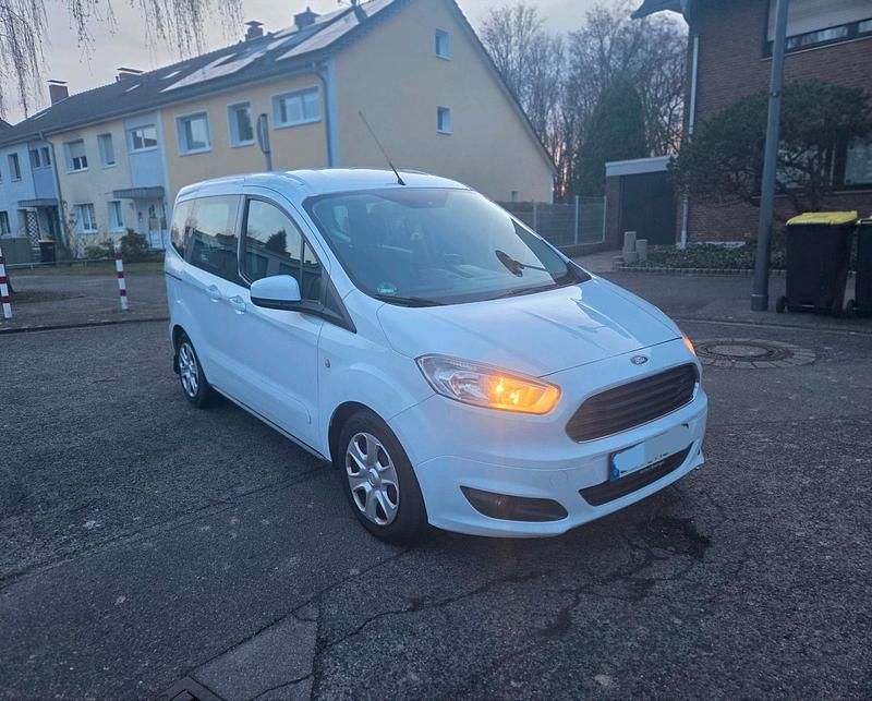 Gebraucht Ford Tourneo Courier Trend 75 PS (55 kW) 2017 Weiß Van / Kleinbus