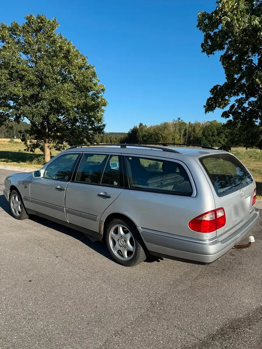 Gebraucht Mercedes E280 204 PS (150 kW) 1999 Grau Kombi