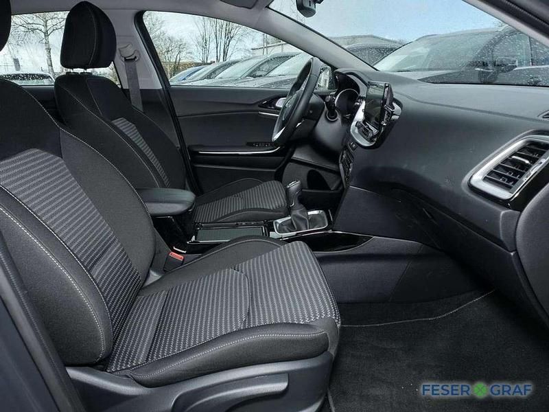 Gebraucht Kia Ceed Spirit 140 PS (102 kW) 2025 Pentametal grau Kleinwagen