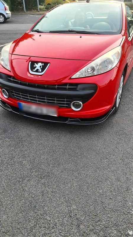 Rot Gebraucht 2008 Peugeot 207 CC Cabrio | 2.800 € (Fairer Preis) - Bild 1/4