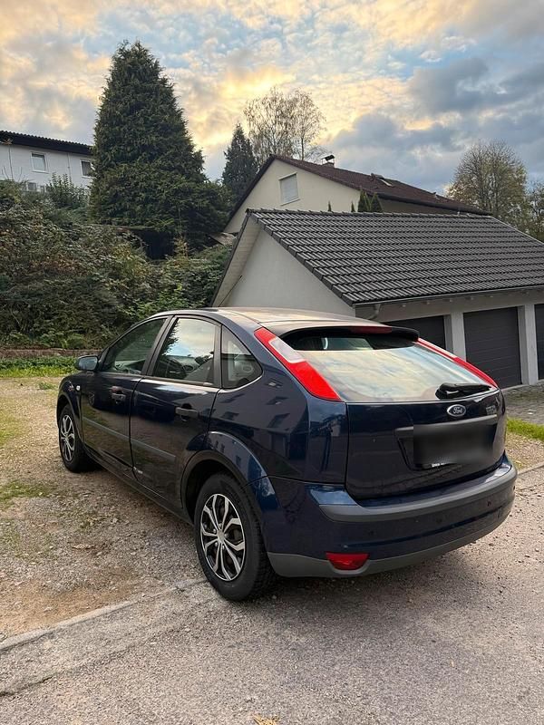 Blau Gebraucht 2006 Ford Focus Kleinwagen | 900 € (Superpreis) - Bild 1/4