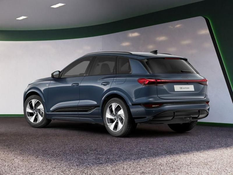 Gebraucht Audi Q6 e-tron S-Line 285 kW (388 PS) 2025 Blau / plasmablau SUV