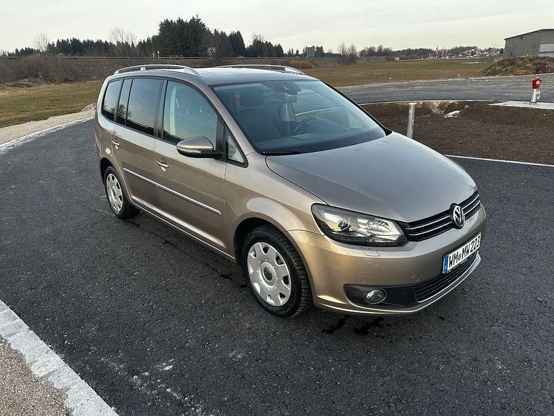 Braun Gebraucht 2013 VW Touran Highline Van / Kleinbus | 5.950 € (Guter Preis) - Bild 1/4