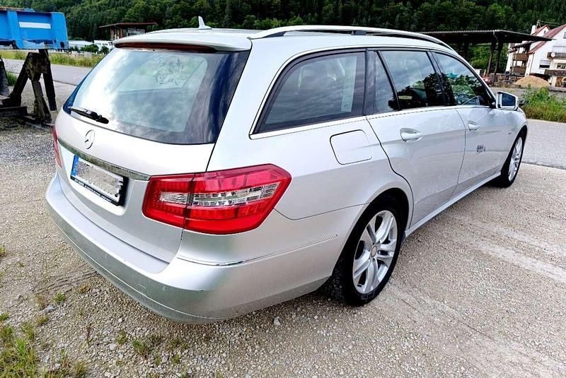 Gebraucht Mercedes E200 184 PS (135 kW) 2011 Silber Kombi
