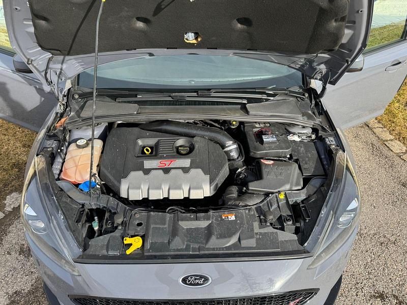 Gebraucht Ford Focus ST 290 PS (213 kW) 2017 Grau Limousine