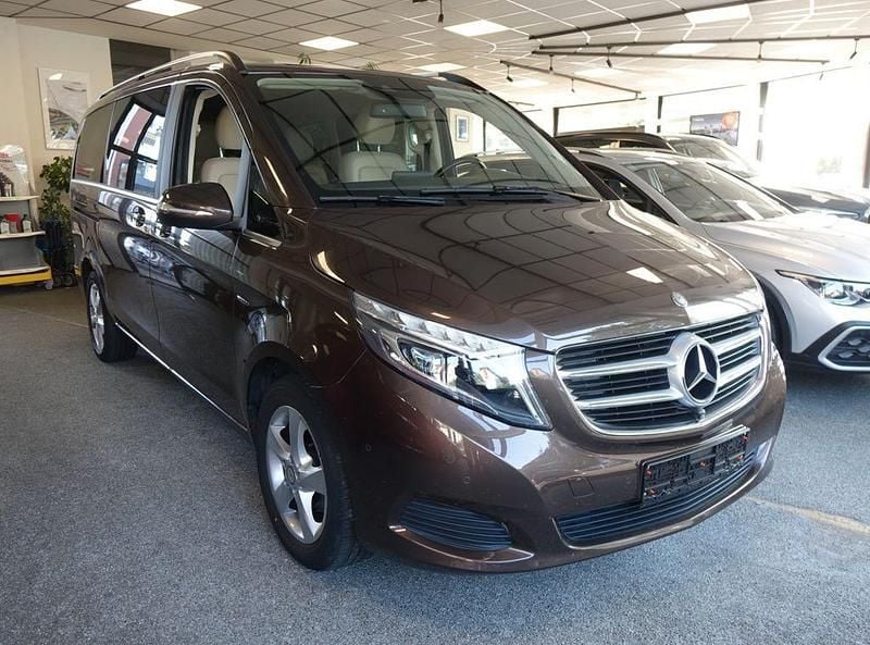 Dolomitbraun metallic Gebraucht 2014 Mercedes V220 Avantgarde Van / Kleinbus | 29.900 € (Superpreis) - Bild 1/4
