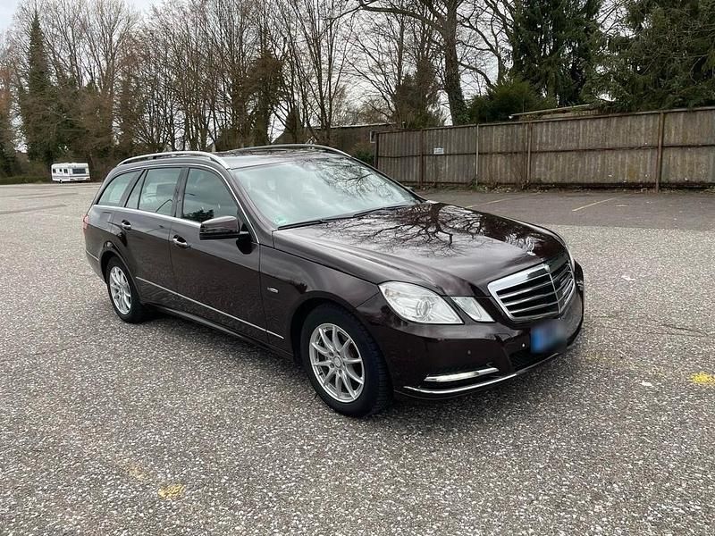 Gebraucht Mercedes E220 170 PS (125 kW) 2011 Braun Kombi
