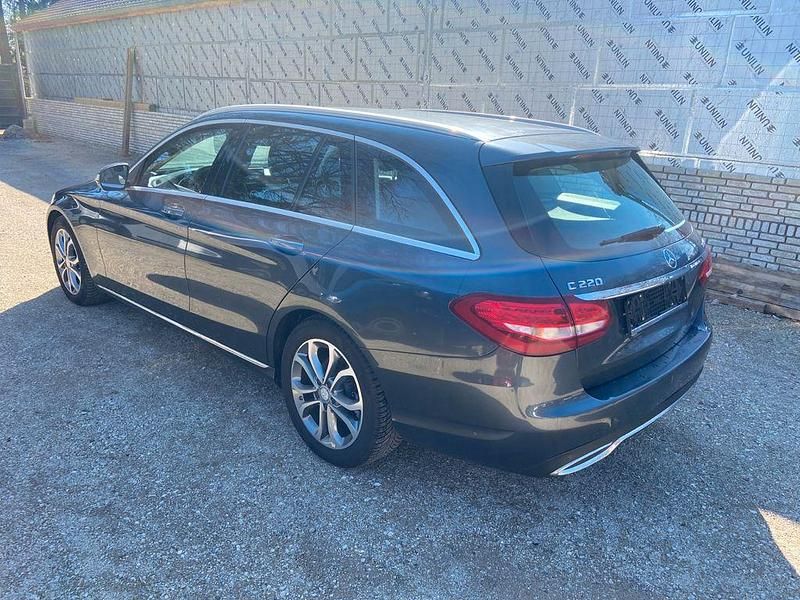 Gebraucht Mercedes C220 Avantgarde 170 PS (125 kW) 2015 Grau Limousine