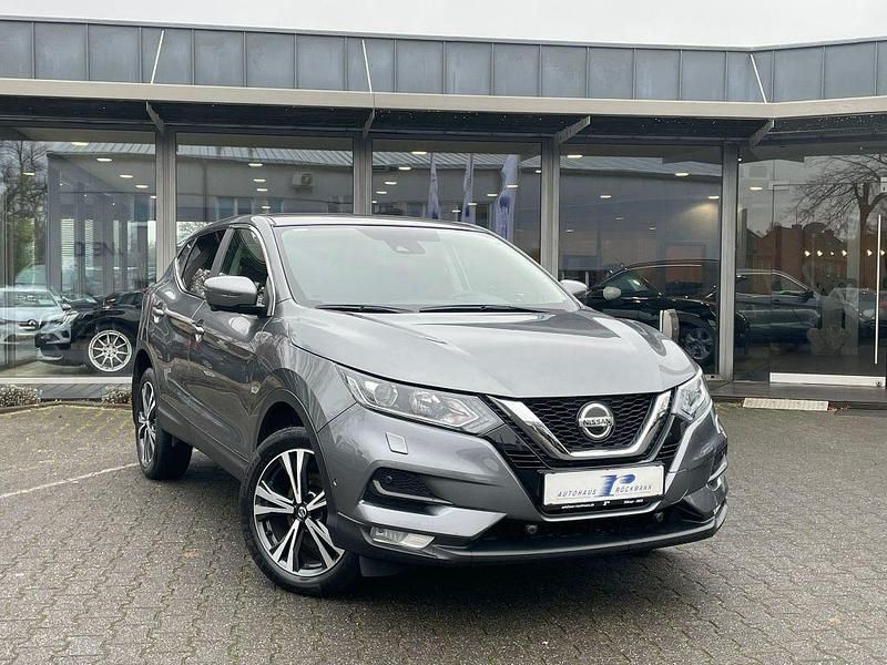 Grau Gebraucht 2020 Nissan Qashqai N-Connecta SUV | 18.390 € (Fairer Preis) - Bild 1/4
