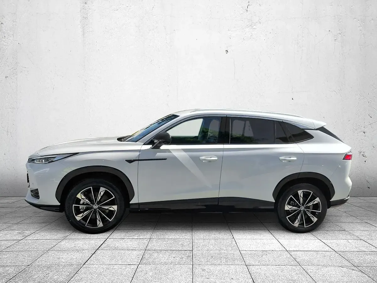 Neu MG HS Luxury 224 PS (164 kW) 2026 Pearl white SUV