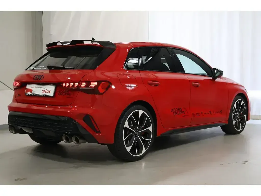 Gebraucht Audi S3 Ambiente 245 PS (180 kW) 2026 Rot Limousine