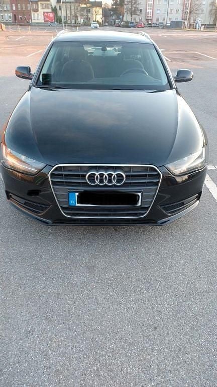 Schwarz Gebraucht 2012 Audi A4 Attraction Kombi | 12.000 € (Teuer) - Bild 1/4