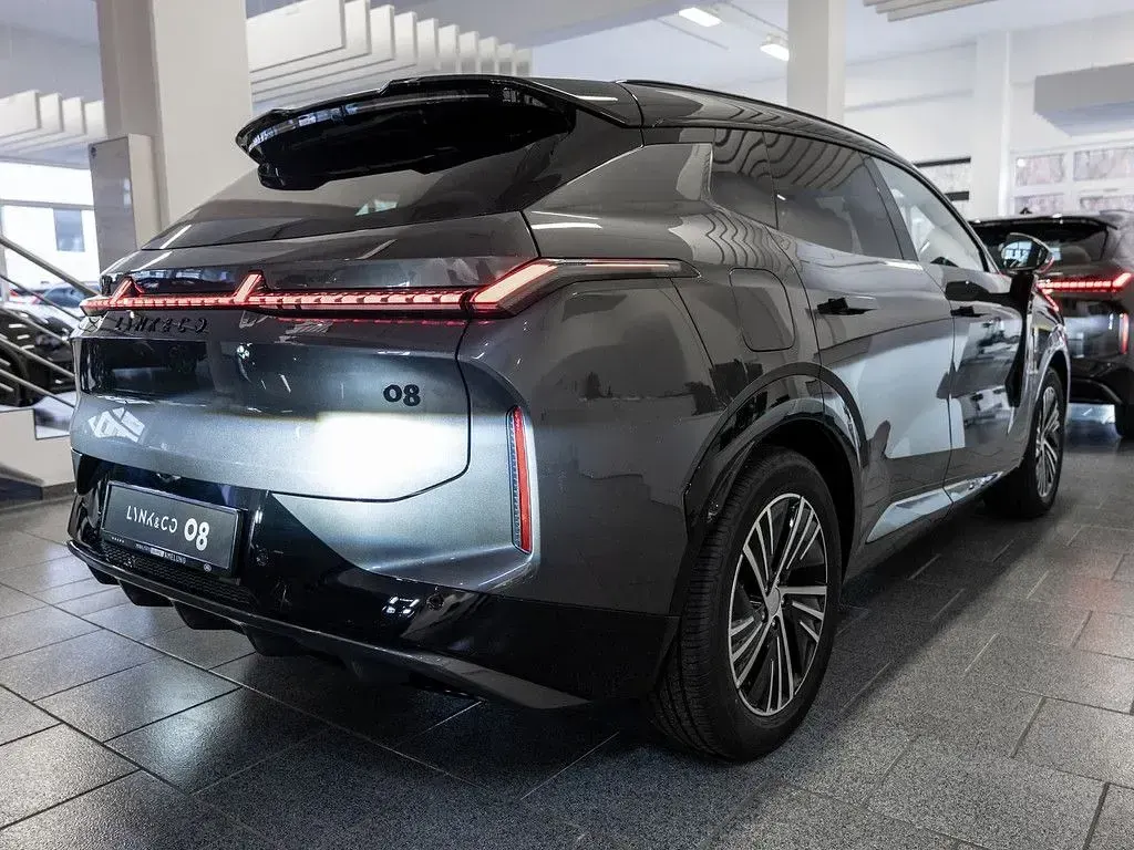 Neu Lynk & Co 08 349 PS (256 kW) 2026 Storm gray SUV