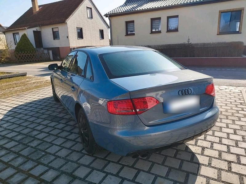 Gebraucht Audi A4 Ambiente 120 PS (88 kW) 2009 Blau Limousine