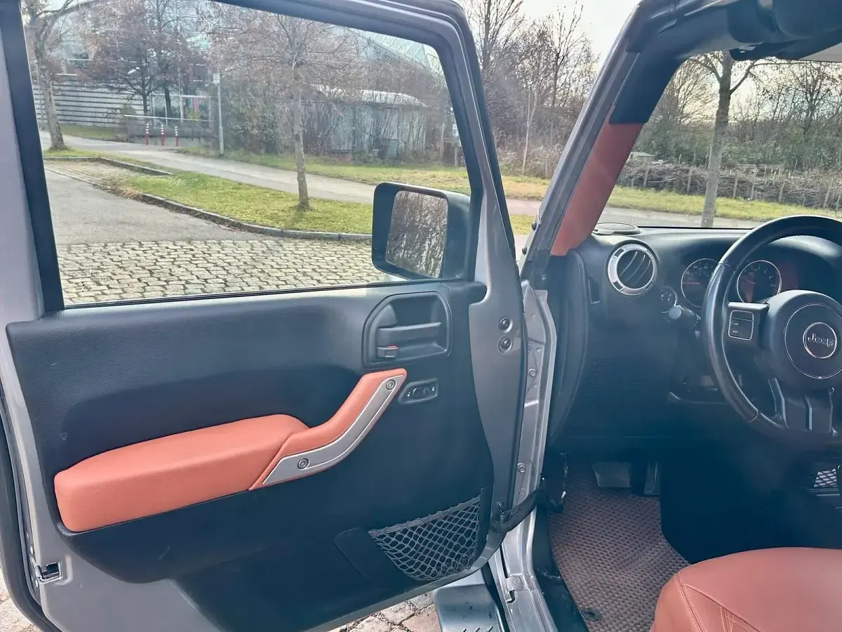 Gebraucht Jeep Wrangler Unlimited Sahara 284 PS (208 kW) 2018 Grau SUV