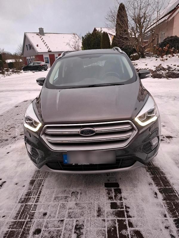 Gebraucht Ford Kuga Cool & Connect 150 PS (110 kW) 2019 Grau SUV