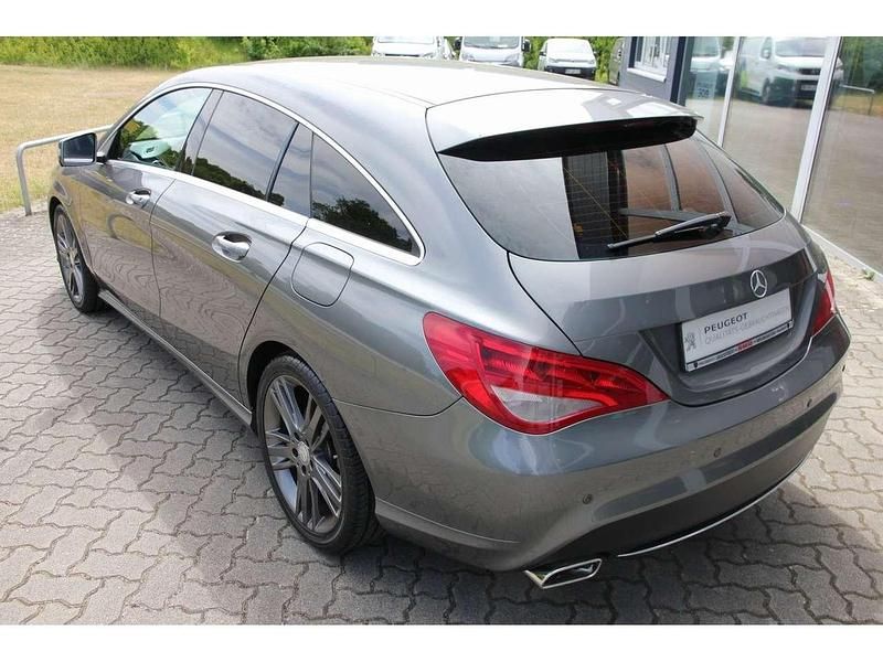 Gebraucht Mercedes CLA200 Shooting Brake Urban 156 PS (114 kW) 2016 Grau Kombi