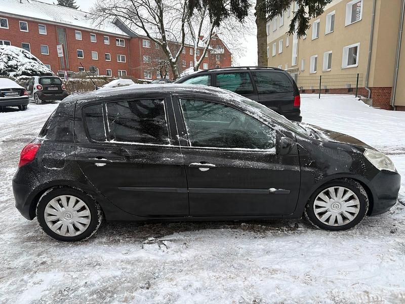 Gebraucht Renault Clio II 102 PS (75 kW) 2011 Schwarz Kleinwagen