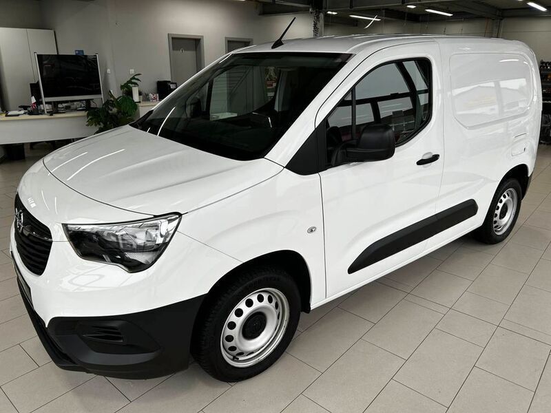 Weiß Gebraucht 2020 Opel Combo Selection Van / Kleinbus | 12.270 € (Fairer Preis) - Bild 1/4