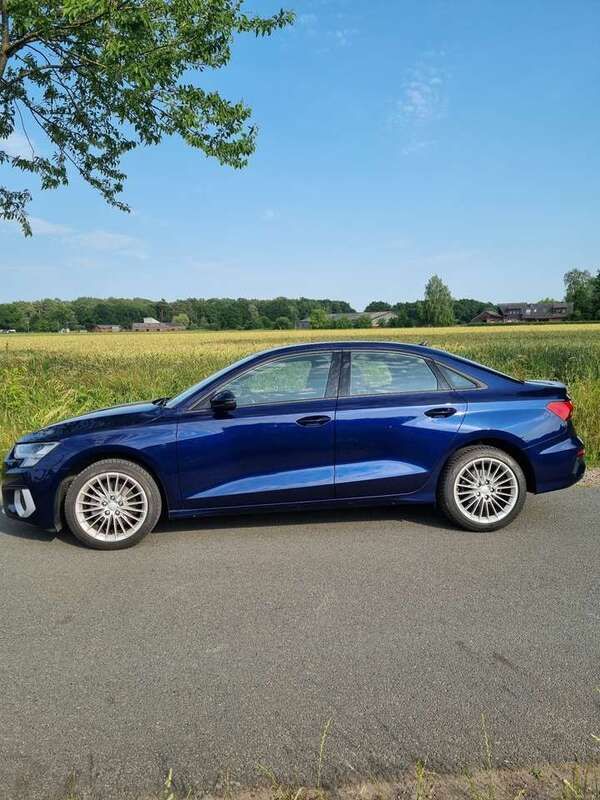 Blau Gebraucht 2022 Audi A3 Advanced Limousine | 24.500 € (Fairer Preis) - Bild 1/4