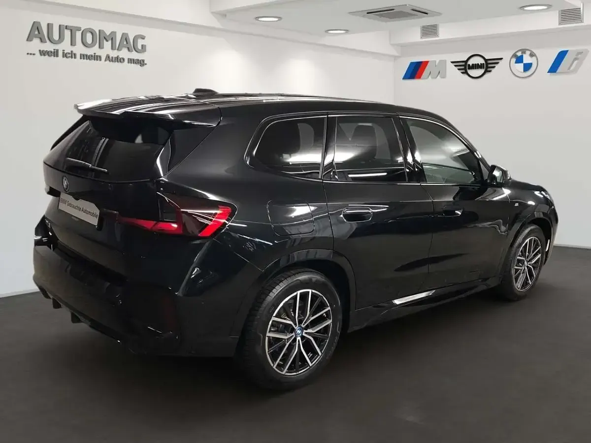 Gebraucht BMW iX1 M Sport 230 kW (313 PS) 2025 Schwarz SUV