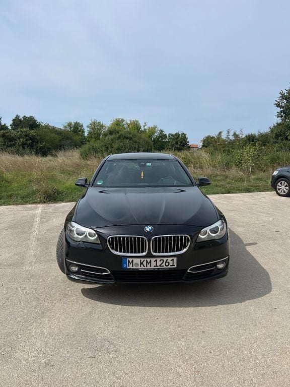 Schwarz Gebraucht 2014 BMW 530 Sport Line Limousine | 12.800 € (Guter Preis) - Bild 1/4