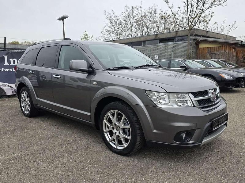 Gebraucht Fiat Freemont 170 PS (125 kW) 2012 Grau SUV