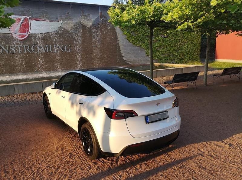 Gebraucht Tesla Model Y 378 kW (514 PS) 2022 Pearl white multicoat SUV