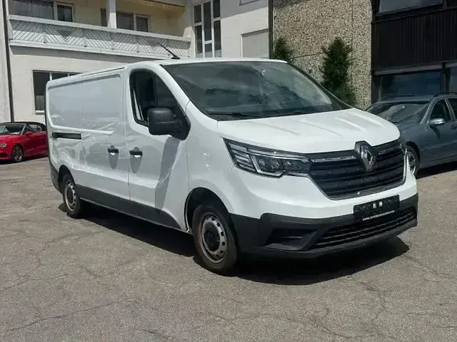 Gebraucht Renault Trafic Komfort 131 PS (96 kW) 2023 Weiß Van / Kleinbus
