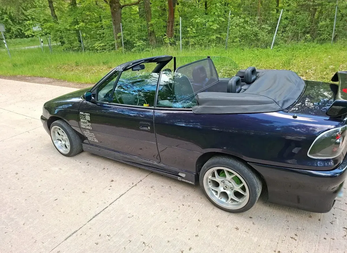 Używany Opel Astra Cabriolet 115 KM (84 kW) 1994 Purpurowy Kabriolet