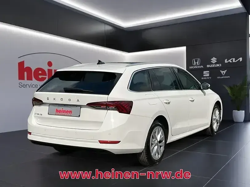 Gebraucht Skoda Octavia Style 150 PS (110 kW) 2023 Candyweiss Kombi