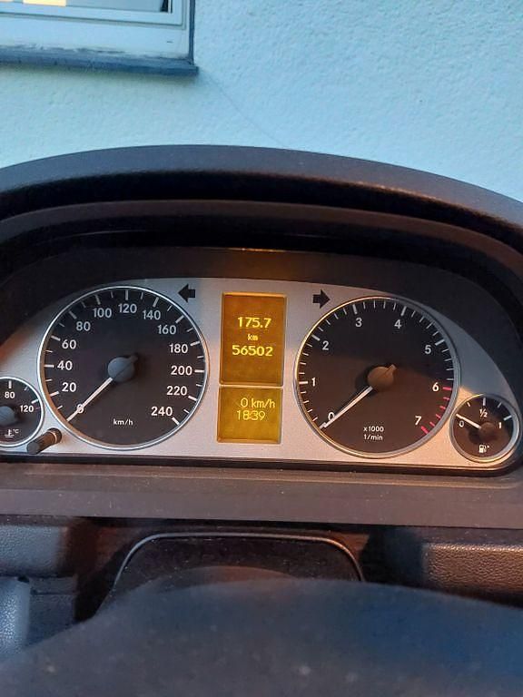 Gebraucht Mercedes B160 95 PS (69 kW) 2010 Silber Van / Kleinbus