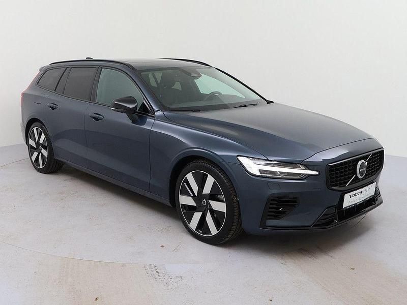 Gebraucht Volvo V60 Plus 398 PS (292 kW) 2025 Blau Kombi