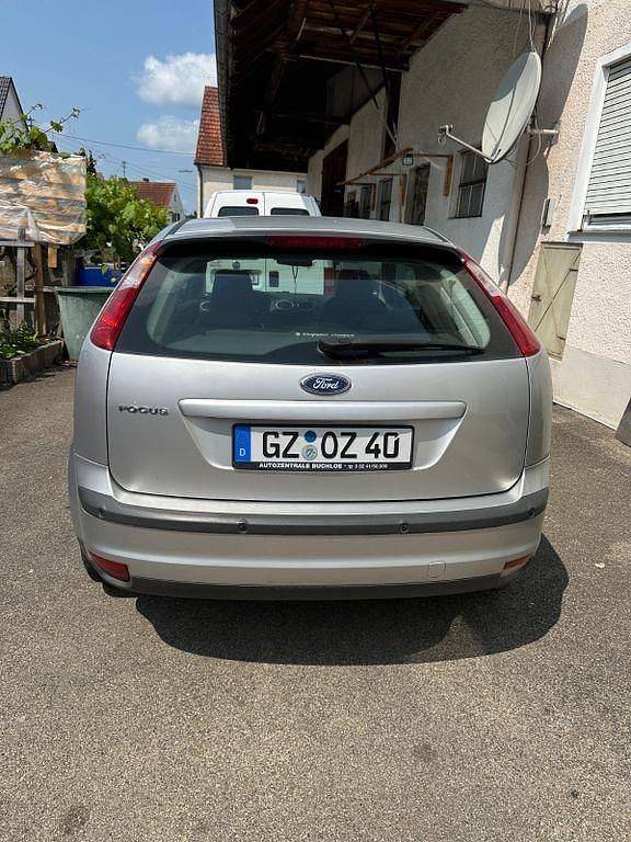 Silber Gebraucht 2007 Ford Focus Titanium Limousine | 1.549 € (Superpreis) - Bild 1/4