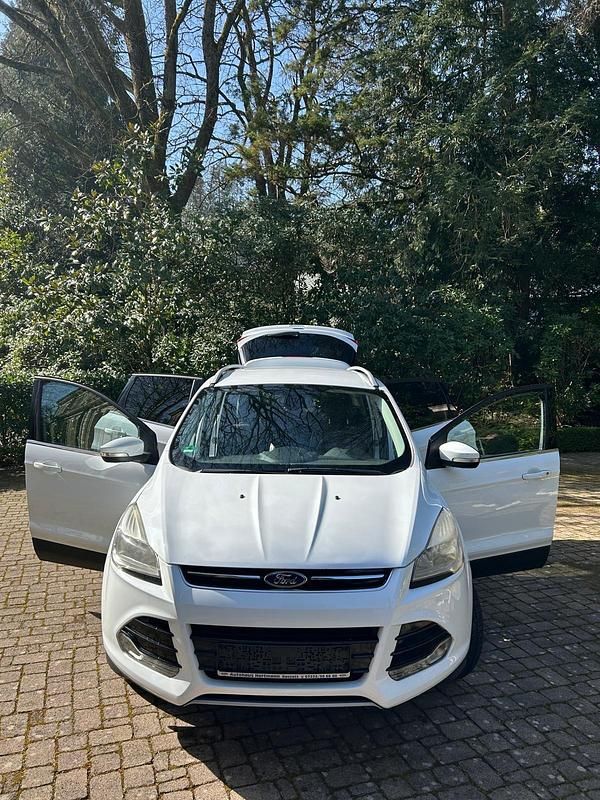 Gebraucht Ford Kuga Titanium 140 PS (102 kW) 2013 Weiß SUV