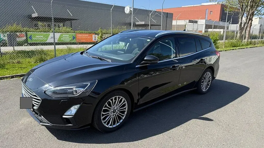 Gebraucht Ford Focus Titanium 120 PS (88 kW) 2019 Schwarz Limousine