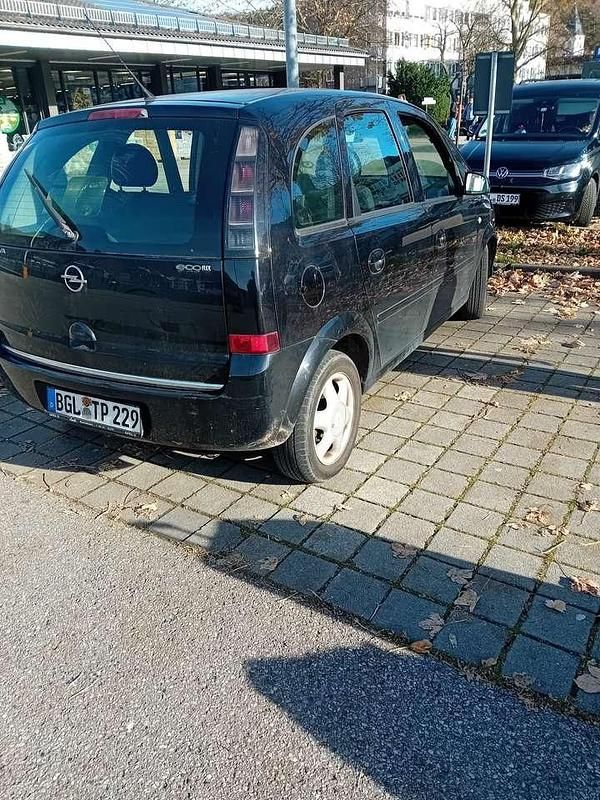 Gebraucht Opel Meriva Edition 90 PS (66 kW) 2010 Van / Kleinbus