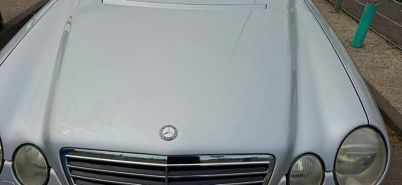 Gebraucht Mercedes E320 Avantgarde 197 PS (144 kW) 2002 Silber Limousine