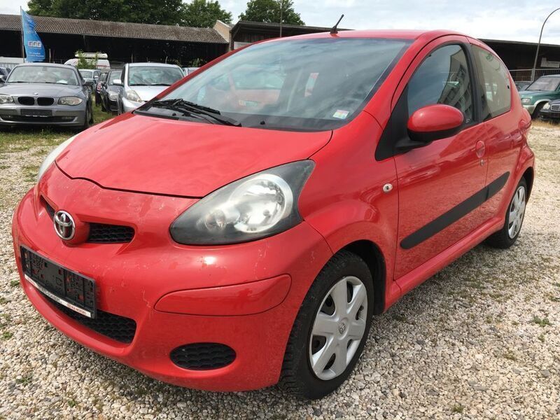 Rot Gebraucht 2009 Toyota Aygo Cool Kleinwagen | 2.399 € (Fairer Preis) - Bild 1/4