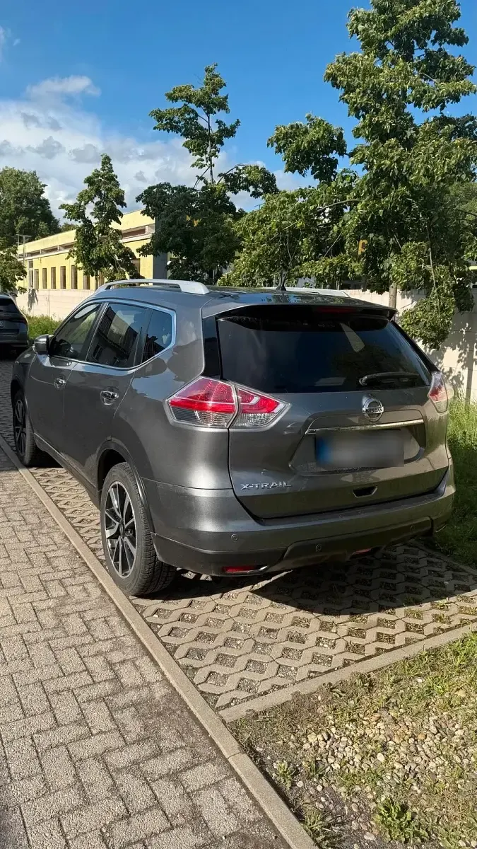 Gebraucht Nissan X-Trail Tekna 130 PS (95 kW) 2016 Grau SUV