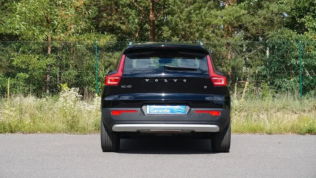 Gebraucht Volvo XC40 Core 163 PS (119 kW) 2023 Schwarz SUV