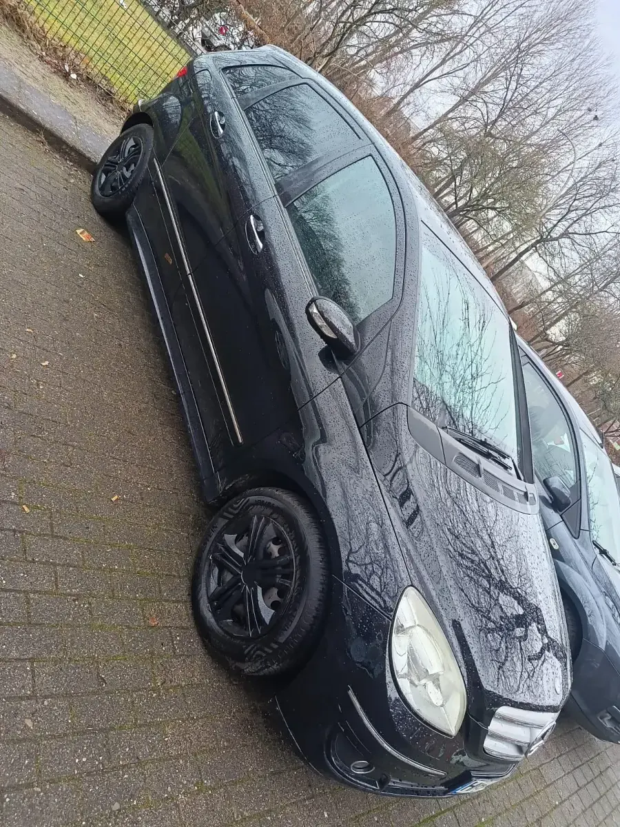 Gebraucht Mercedes B150 109 PS (80 kW) 2007 Schwarz Van / Kleinbus