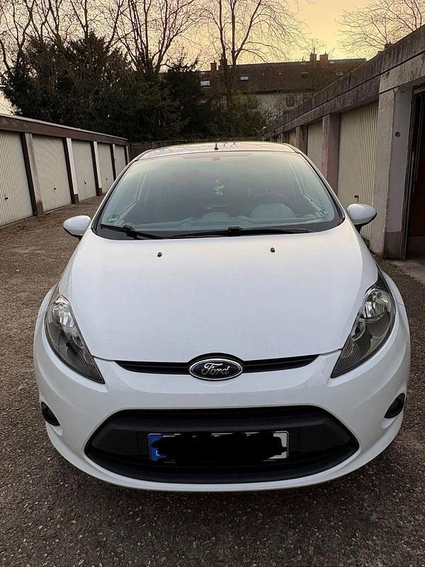 Gebraucht Ford Fiesta Trend 60 PS (44 kW) 2011 Weiß Kleinwagen