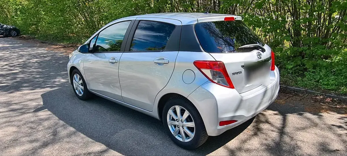 Gebraucht Toyota Yaris Edition 69 PS (50 kW) 2013 Silber Kleinwagen